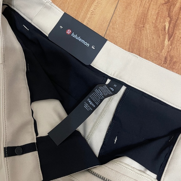 Lululemon Men ABC Classic Fit 9"L Short 30" W Beige New with Tag - Picture 7 of 8